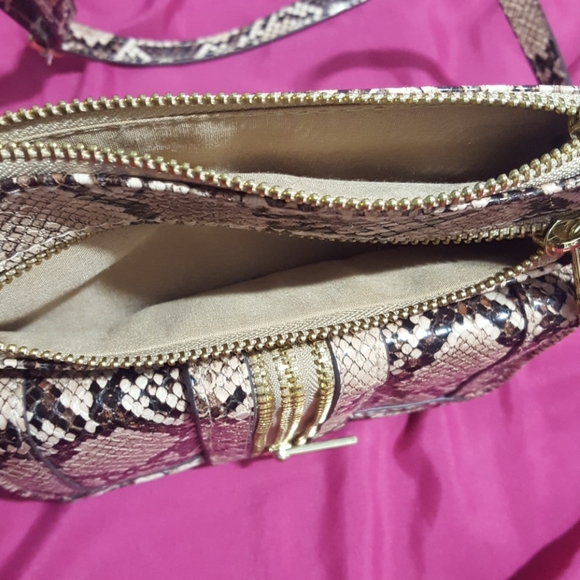 Crossbody - Picture 4 of 5